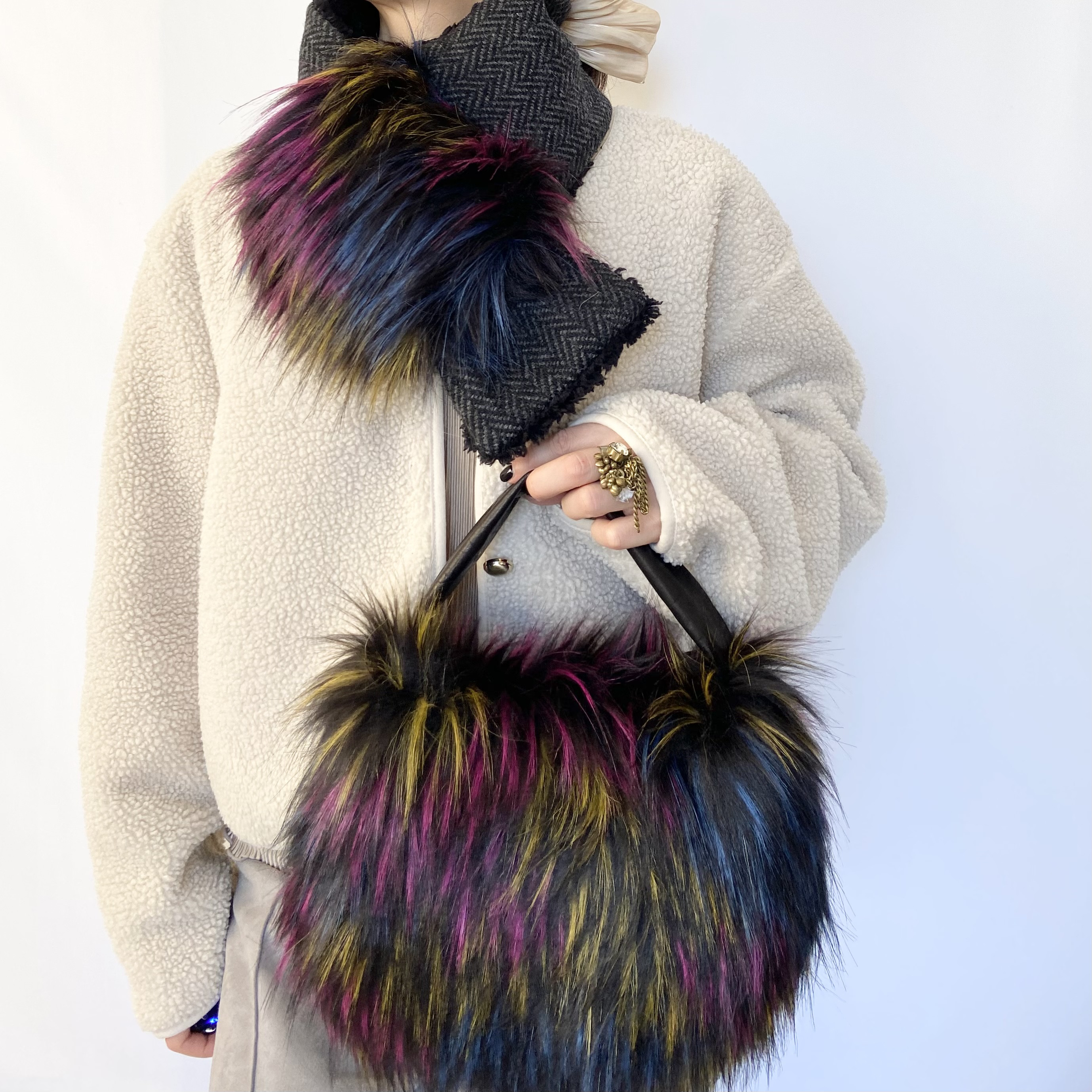 アクセサリー感覚の上品マフラー♪ブラック&カラー♡エコファー