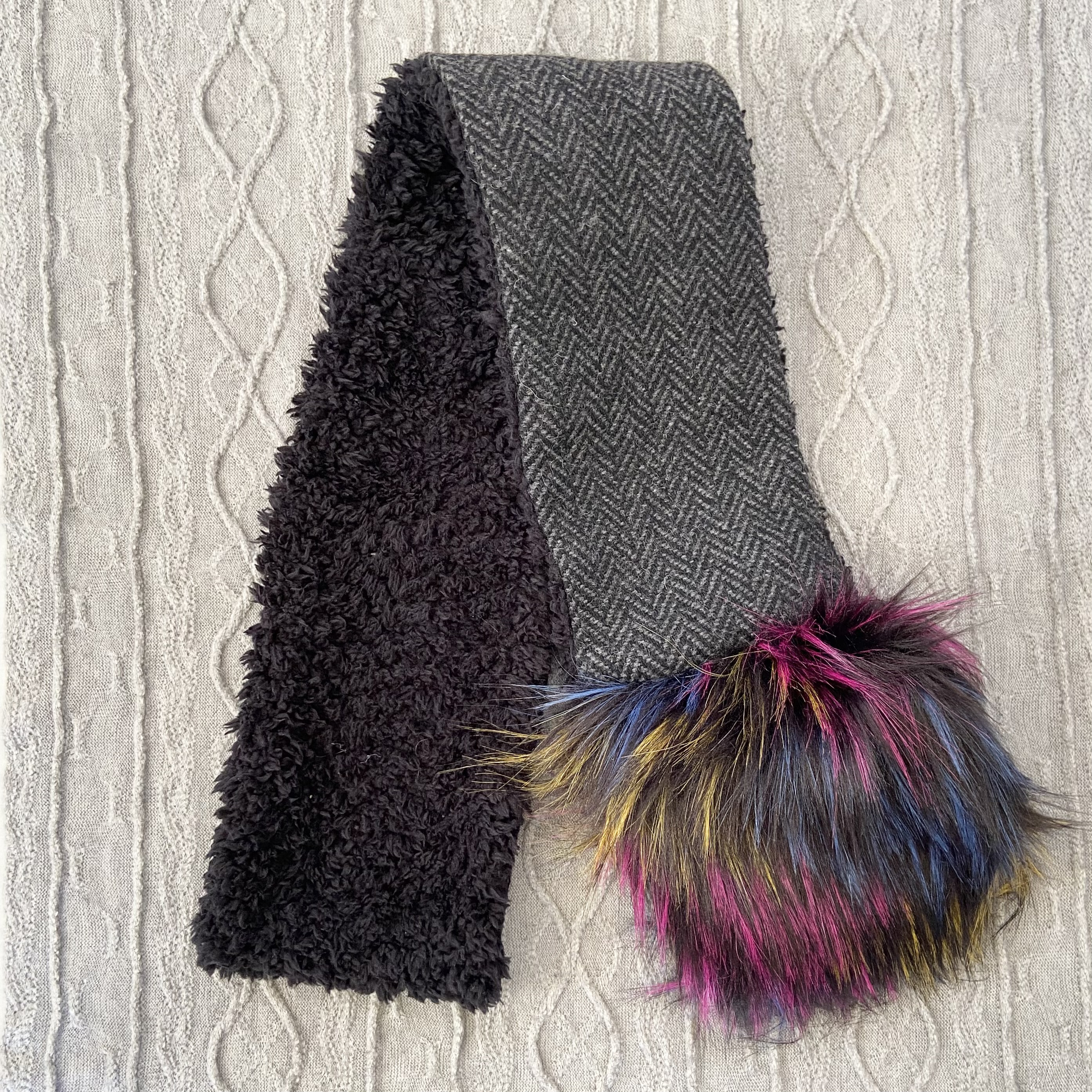 アクセサリー感覚の上品マフラー♪ブラック&カラー♡エコファー