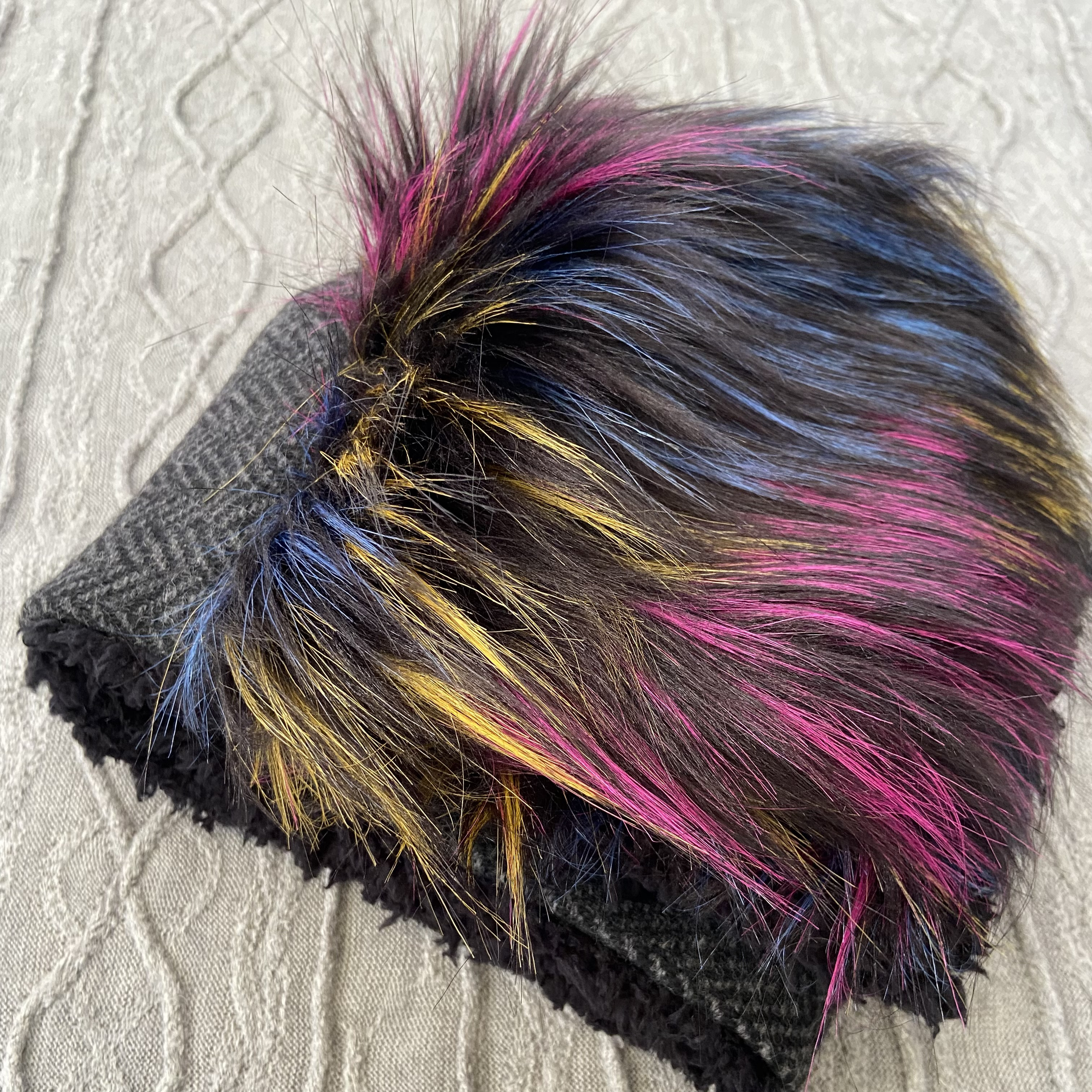 アクセサリー感覚の上品マフラー♪ブラック&カラー♡エコファー