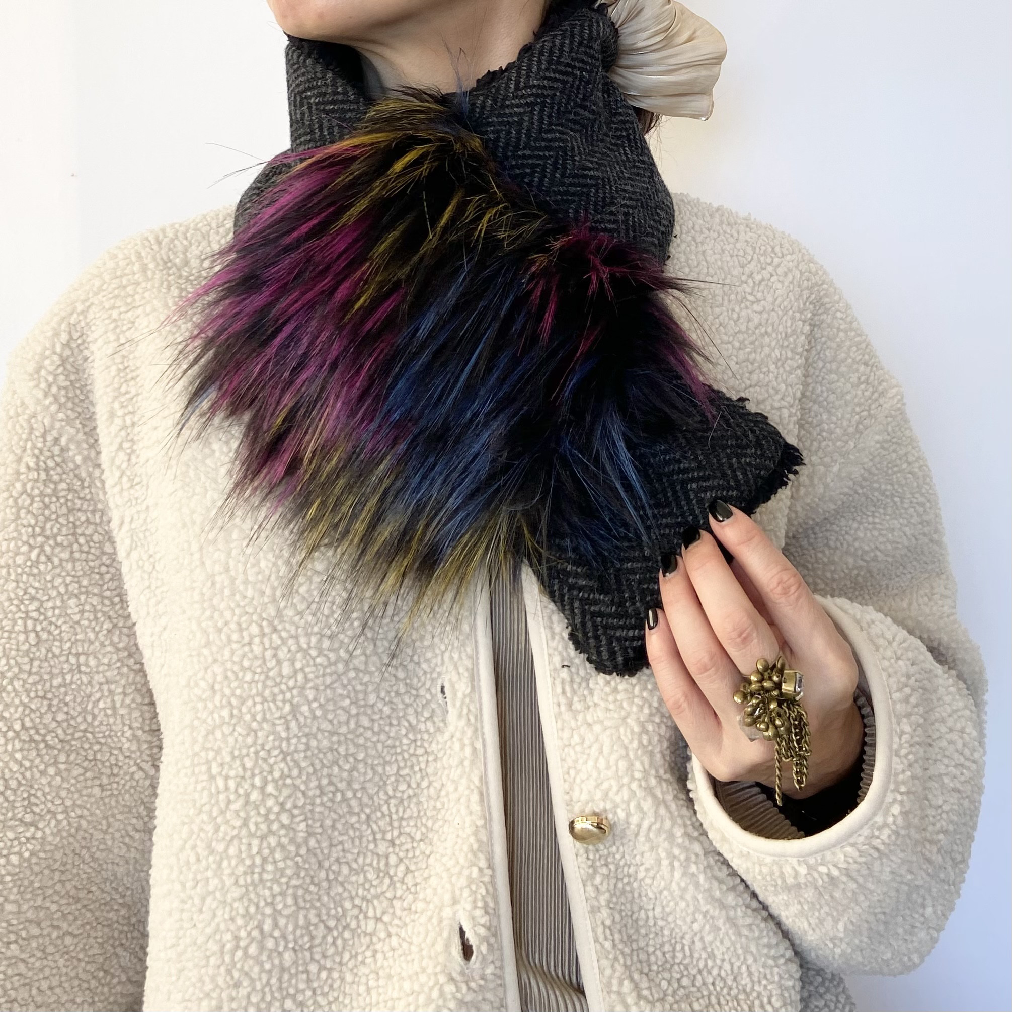 アクセサリー感覚の上品マフラー♪ブラック&カラー♡エコファー