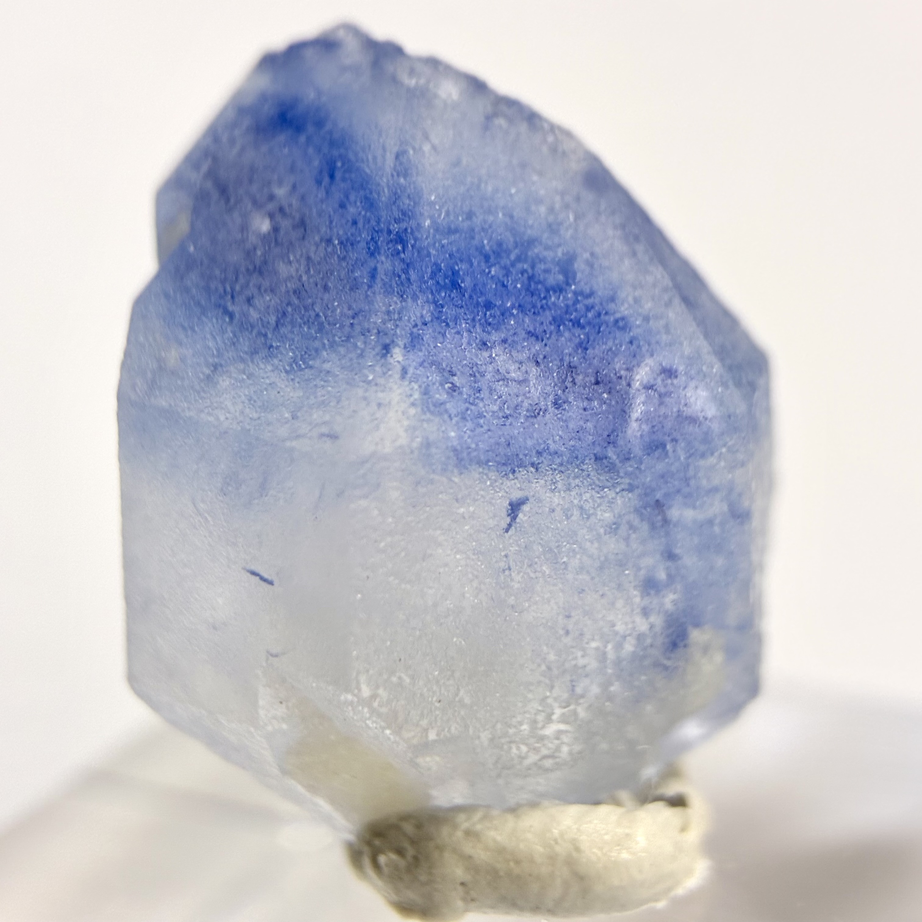 ブラジル Vaca Morta Quarry産デュモルチェライトインクォーツ 【一点物】 原石 鉱物 (No.1809)