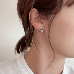 大粒淡水パールのこぼれピアス（シルバー）/ クリスマス　バロックパール　シック　モダン　大粒　冬　金属アレルギー対応 1枚目の画像