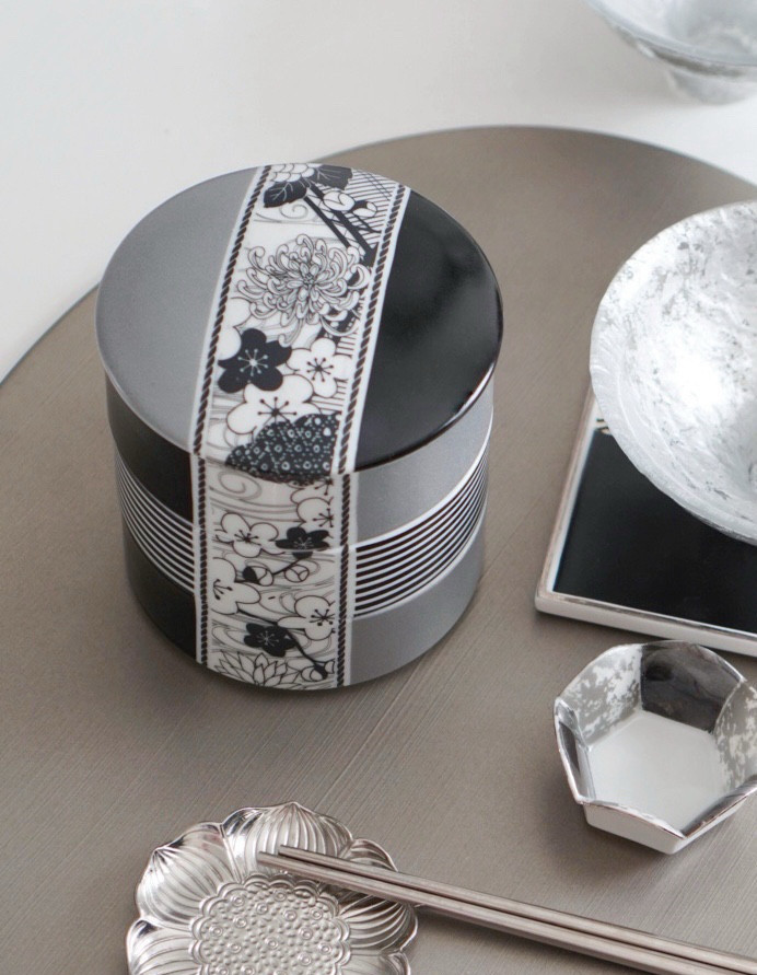 大人和モダンなブラック&シルバーグレーお重11㎝小ぶり／和菓子でおうちカフェやおもてなし・お正月テーブルにも◎