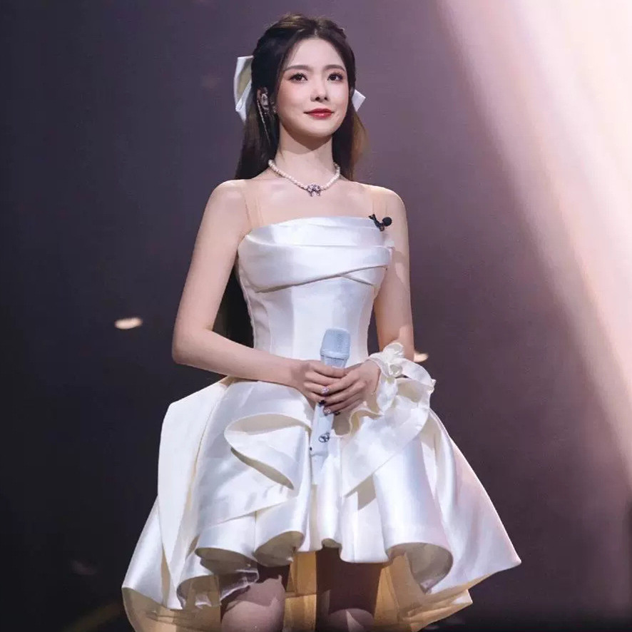 ノースリーブ サテン 白 黒 シンプル おしゃれ ショート丈 ウェディングドレス 韓国風 花嫁 前撮り JSXA237