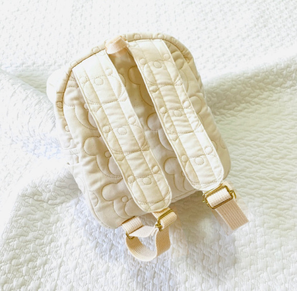 Mサイズ　kumasan スモーキーホワイト　選べる　両開きくまみみベビーリュック　くまキルト　一升餅　プレバッグ 2枚目の画像