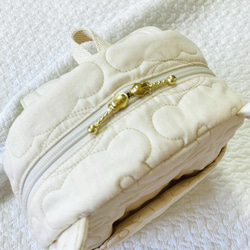 Mサイズ　kumasan スモーキーホワイト　選べる　両開きくまみみベビーリュック　くまキルト　一升餅　プレバッグ 5枚目の画像