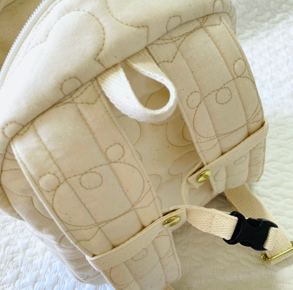 Mサイズ　kumasan スモーキーホワイト　選べる　両開きくまみみベビーリュック　くまキルト　一升餅　プレバッグ 4枚目の画像