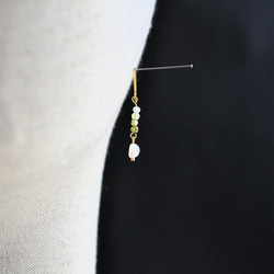 キュービックジルコニアと天然真珠のピアス　モスグリーン 2枚目の画像