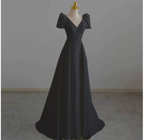 半袖 サテン 白 黒 Vネック シンプル おしゃれ ウェディングドレス 高級感 韓国風 花嫁 前撮り JSXA641