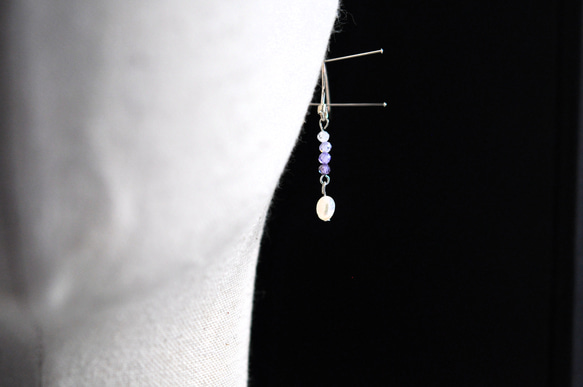 キュービックジルコニアと天然真珠のピアス パープル 2枚目の画像