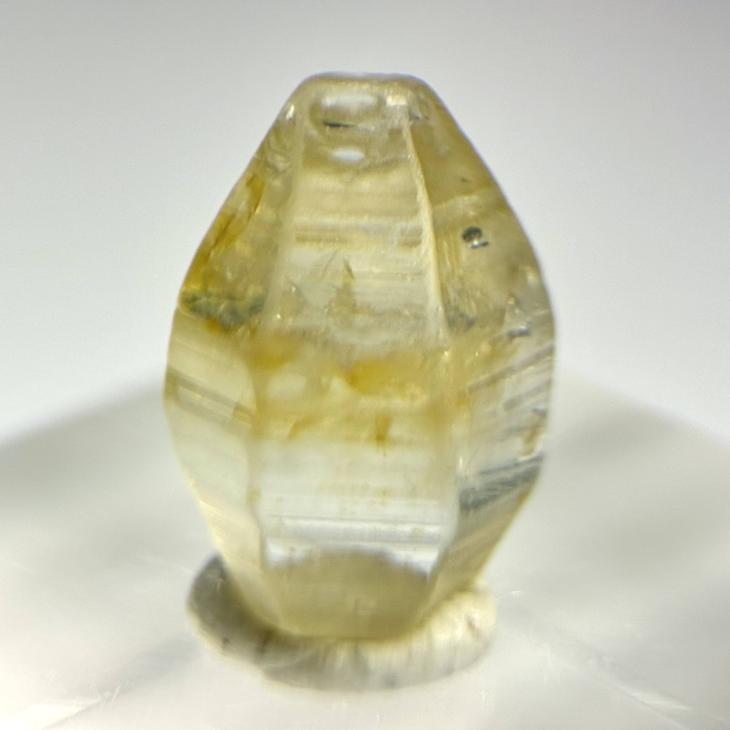スリランカ Passara Gem Mine産サファイア 【一点物】 原石 鉱物 (No.1832)