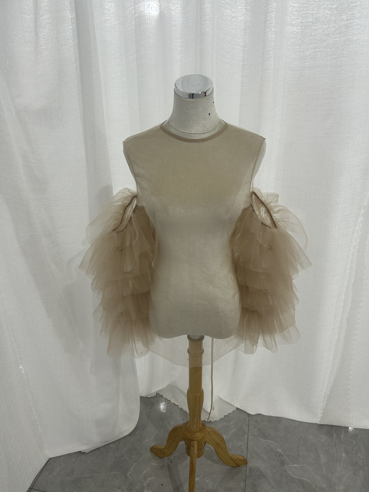 送料無料！フェミニンなフレームレースの袖トップス + ソフトチュールボレロ ポンチョ　薄あずき色/演奏会/音楽会