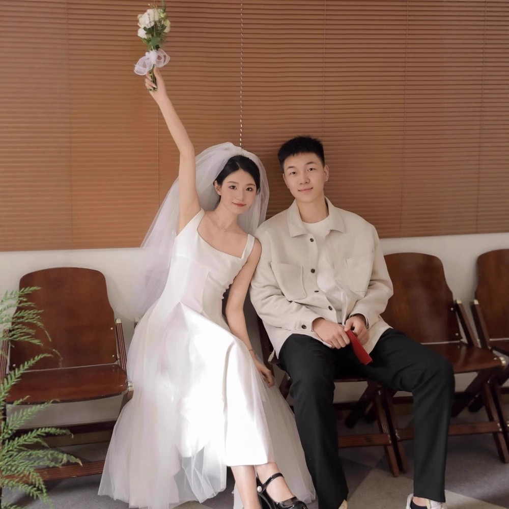 ノースリーブ 白 黒 シンプル おしゃれ ウェディングドレス 高級感 韓国風 花嫁 前撮り JSXA706(1)