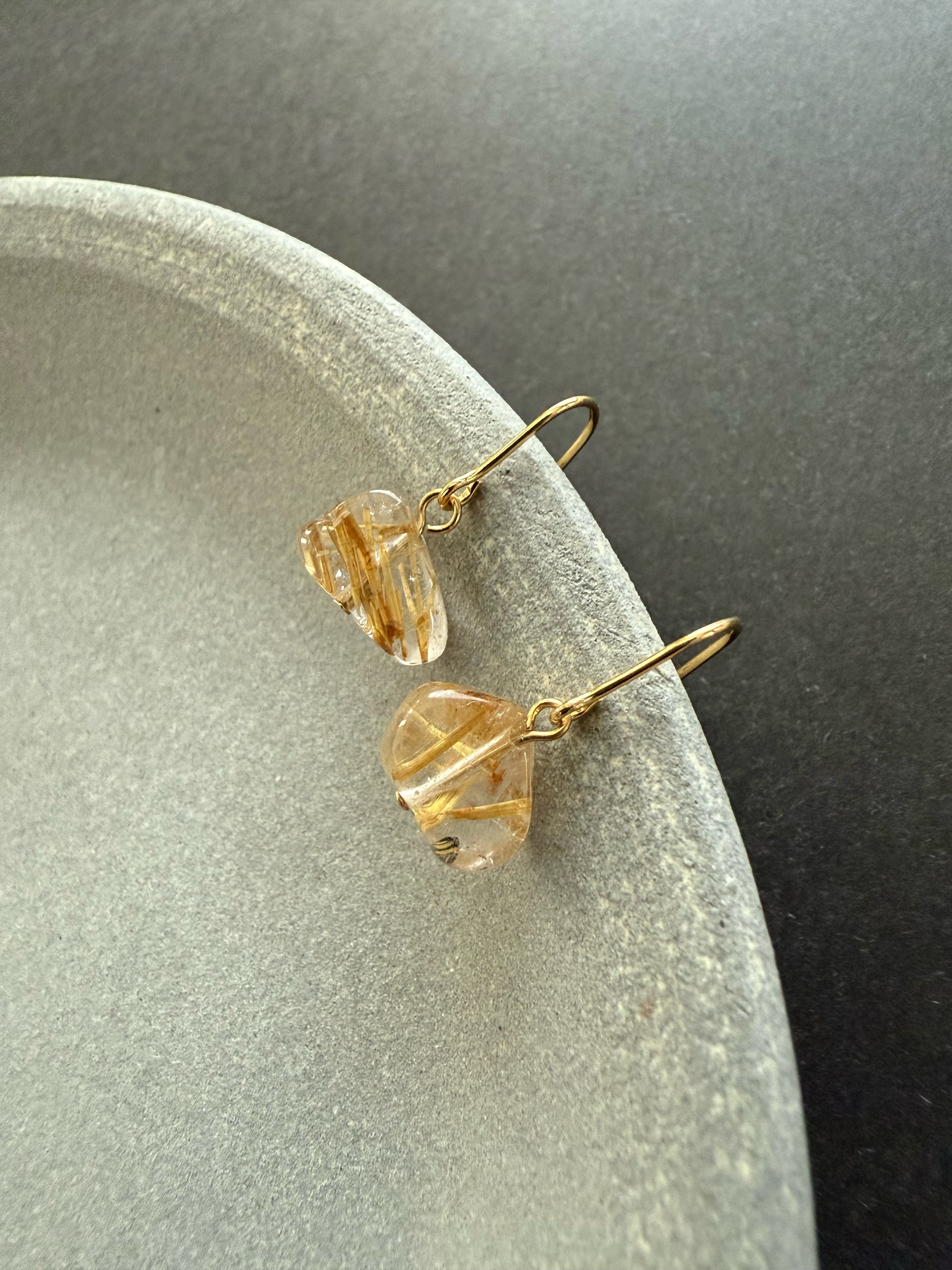 美しいゴールドルチルクォーツ♚ピアス/ノンホールピアス