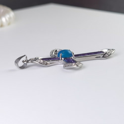 天然「アメジスト☆ブルーアパタイト」十字架ペンダント　秋冬のコーディ 5枚目の画像