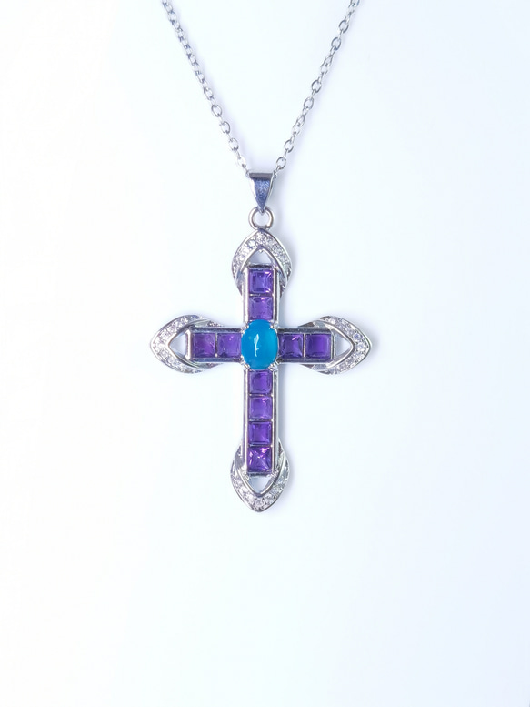 天然「アメジスト☆ブルーアパタイト」十字架ペンダント　秋冬のコーディ 1枚目の画像