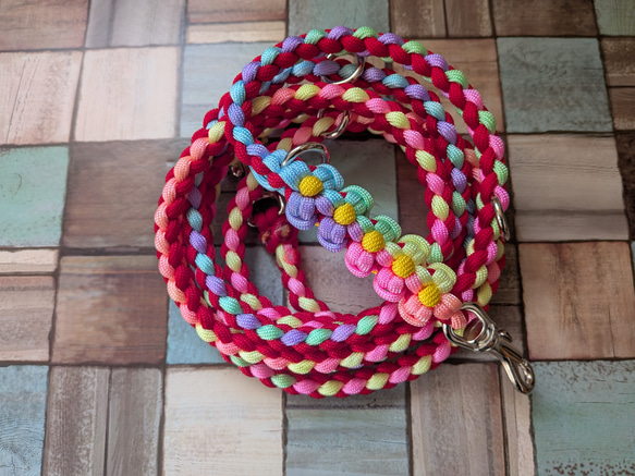 パラコード　お花付きショルダーリード（小型犬〜中型犬） 1枚目の画像