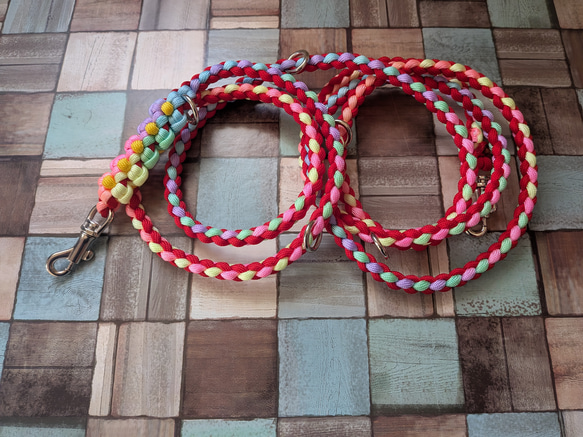 パラコード　お花付きショルダーリード（小型犬〜中型犬） 3枚目の画像