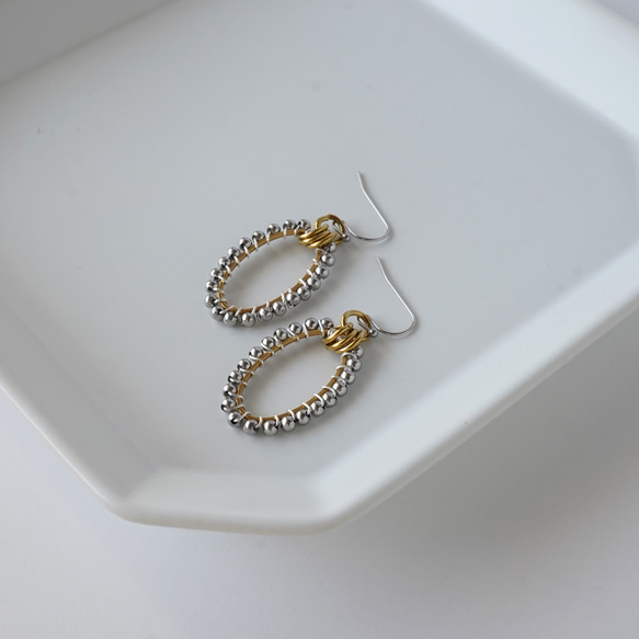 サージカルステンレス　メタルボールピアス　オーバル　シルバー　バイカラー　㊼　 4枚目の画像