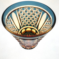 江戸切子　琥珀色藍色被せクリスタルガラス焼酎グラス　 2枚目の画像