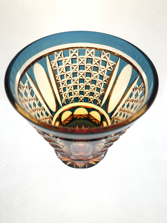 江戸切子　琥珀色藍色被せクリスタルガラス焼酎グラス　 2枚目の画像