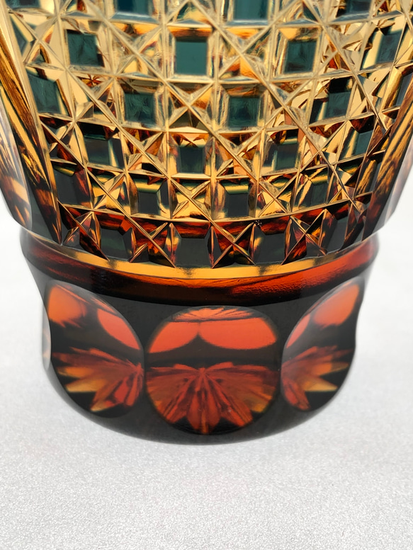 江戸切子　琥珀色藍色被せクリスタルガラス焼酎グラス　 4枚目の画像