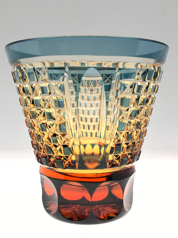 江戸切子　琥珀色藍色被せクリスタルガラス焼酎グラス　 1枚目の画像