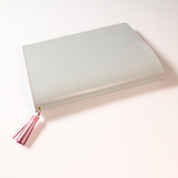 【ちか様 専用ページ】牛革　可愛い　手帳カバー　バタフライストッパー　タッセル　ペールグレーさくら色 7枚目の画像