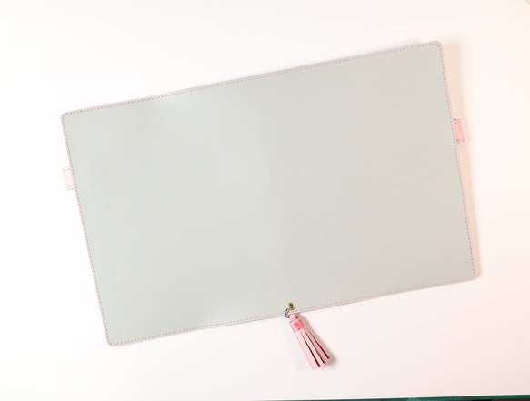 【ちか様 専用ページ】牛革　可愛い　手帳カバー　バタフライストッパー　タッセル　ペールグレーさくら色 6枚目の画像