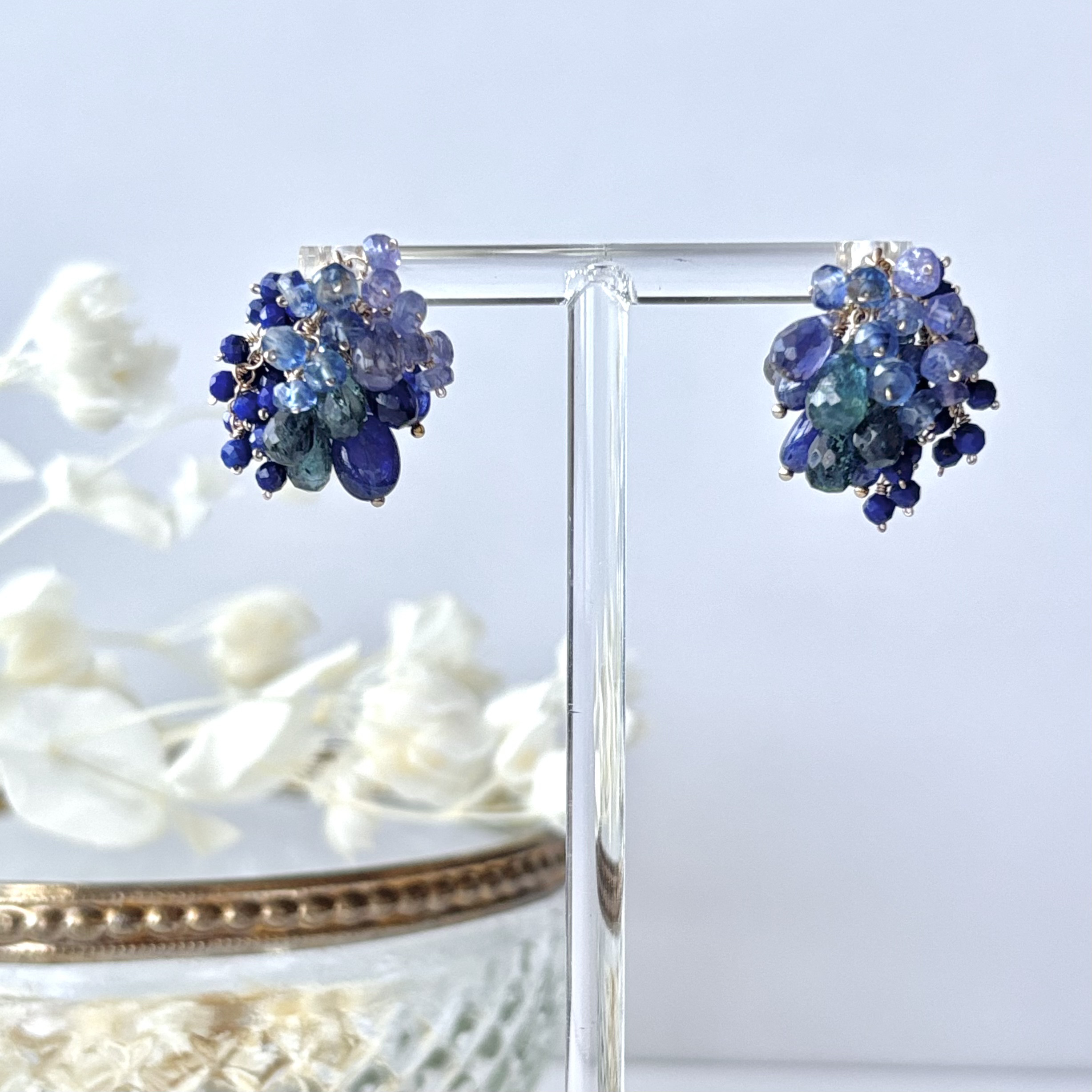 《一点もの》" Bouquet " 青の耳飾り 14kgfピアス／イヤリング　サファイア・ラピスラズリetc.