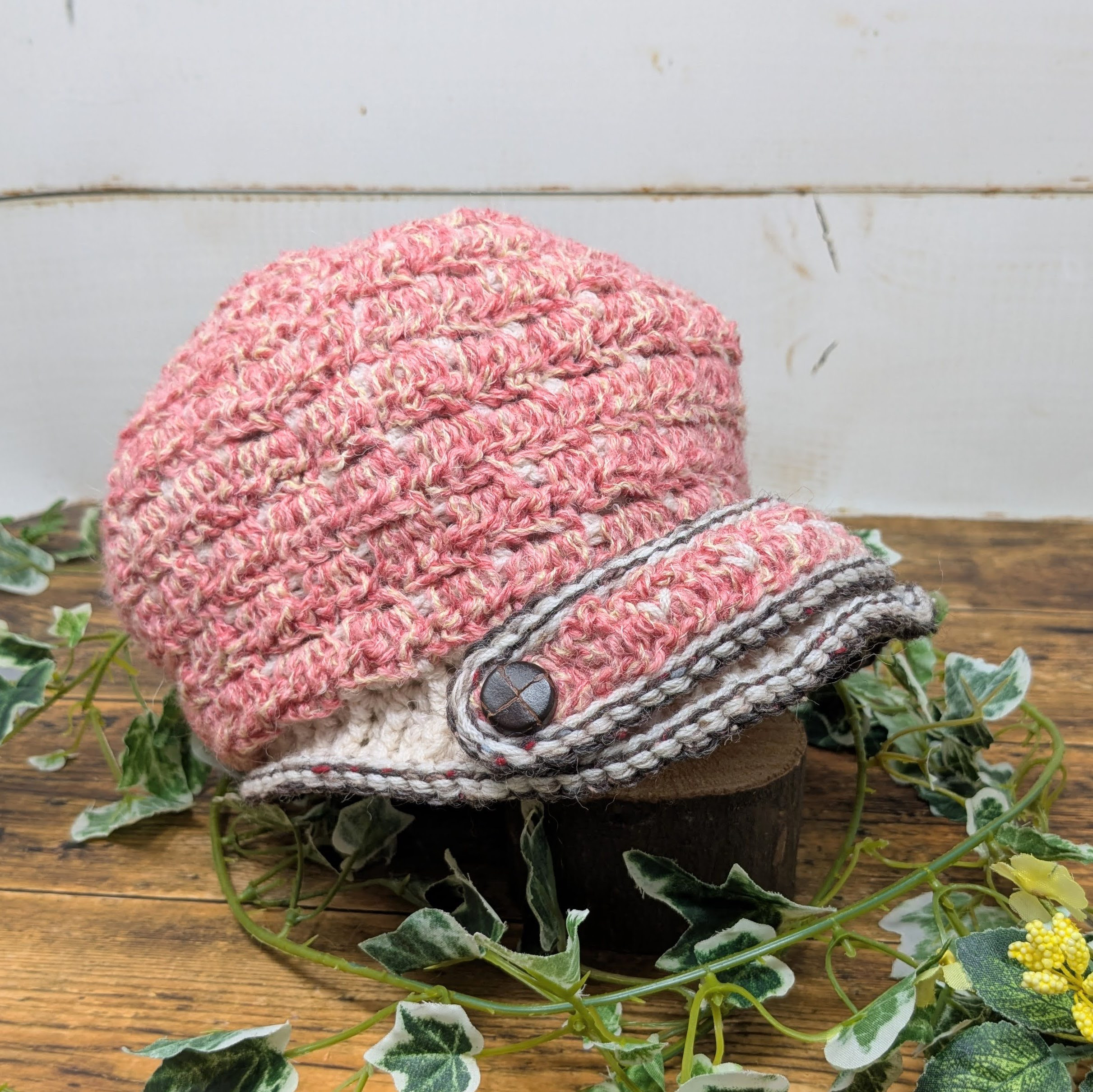 ツイード調のニットキャップ（ピンク系）