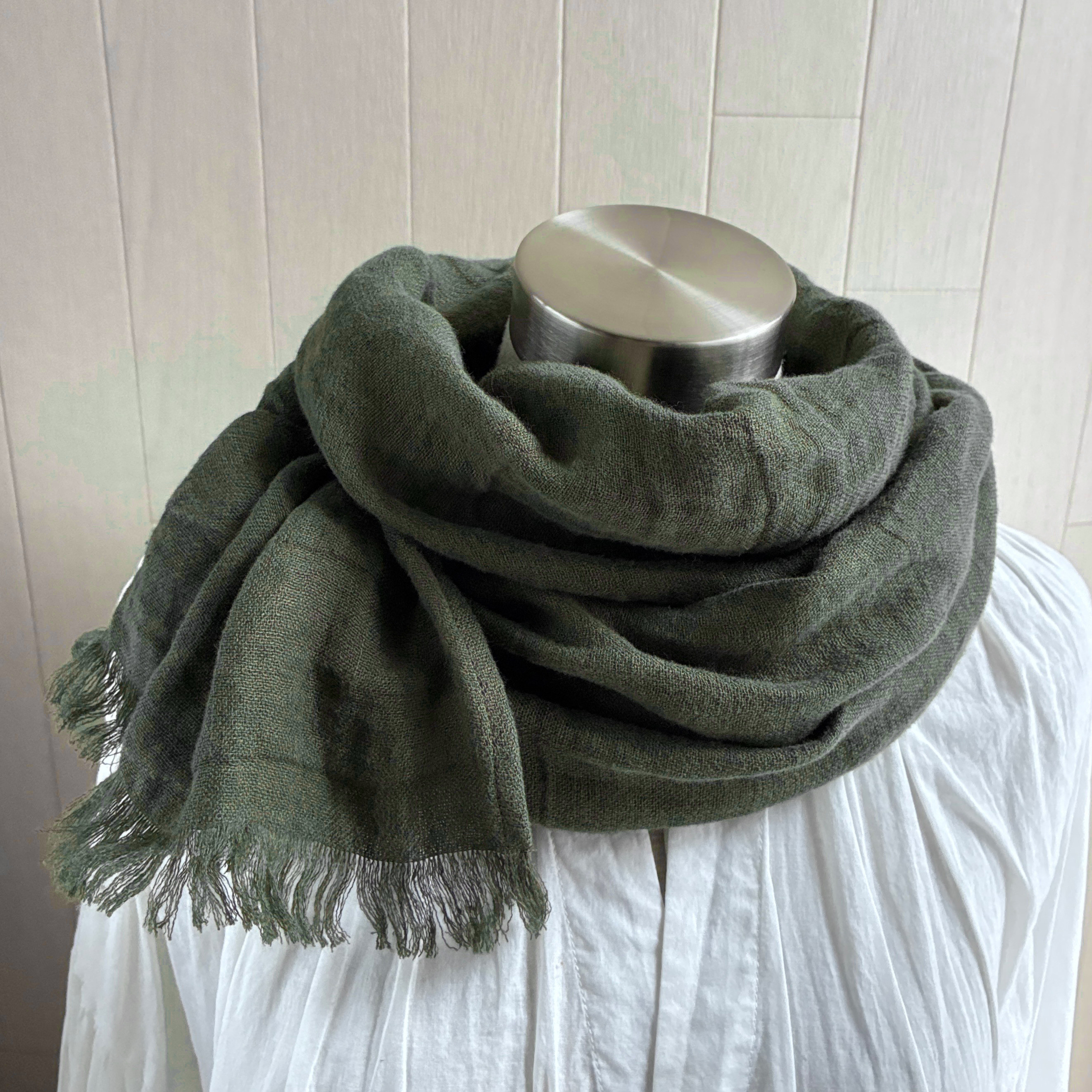 秋冬 ふっくらリネンのストール　ダークオリーブグリーン　ダブルガーゼ
