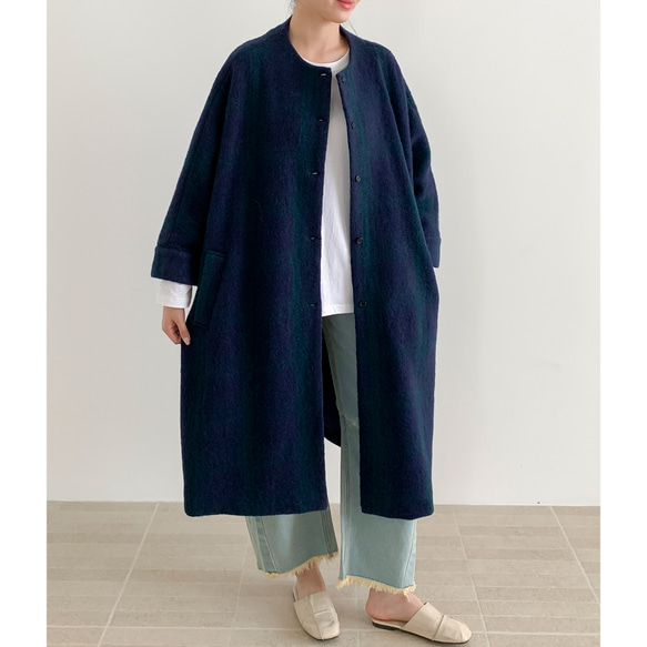 en-enヨーロッパ生地ウール８０%・モヘア調ドルマン袖コート・紺×グリーン格子 2枚目の画像