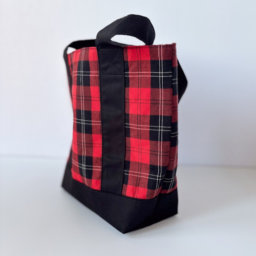 赤黒タータチェックのミニトートバッグ トートバッグ Azu 通販