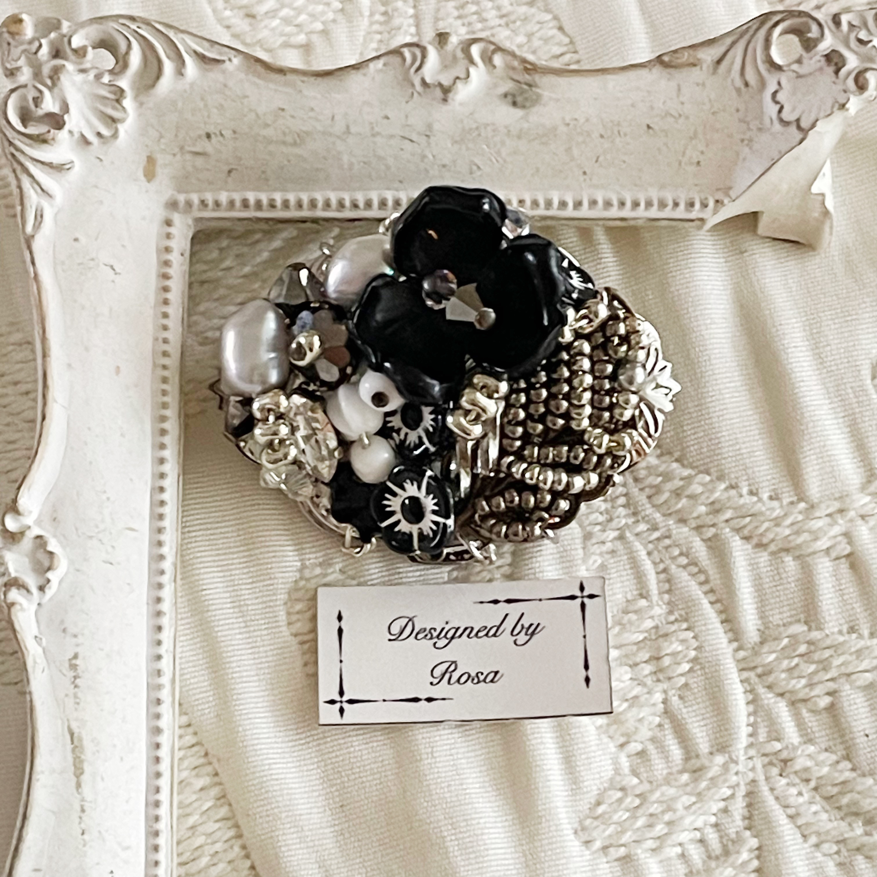 黒鳥の湖✴︎オディール姫ブローチ(バロックパールとヴィンテージビーズ)