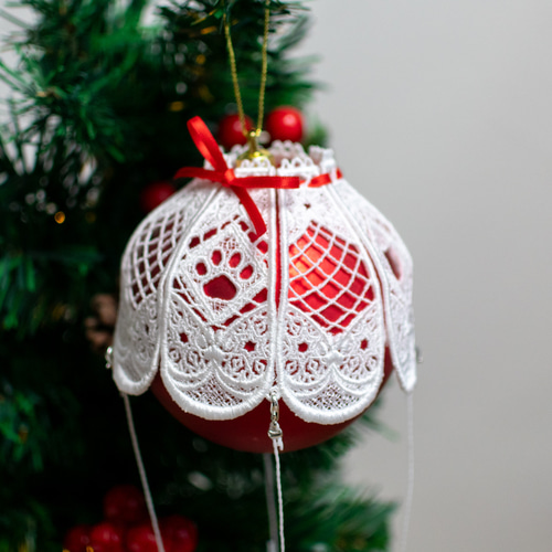 星降る夜の猫気球 レース刺繍のクリスマスオーナメント モビール