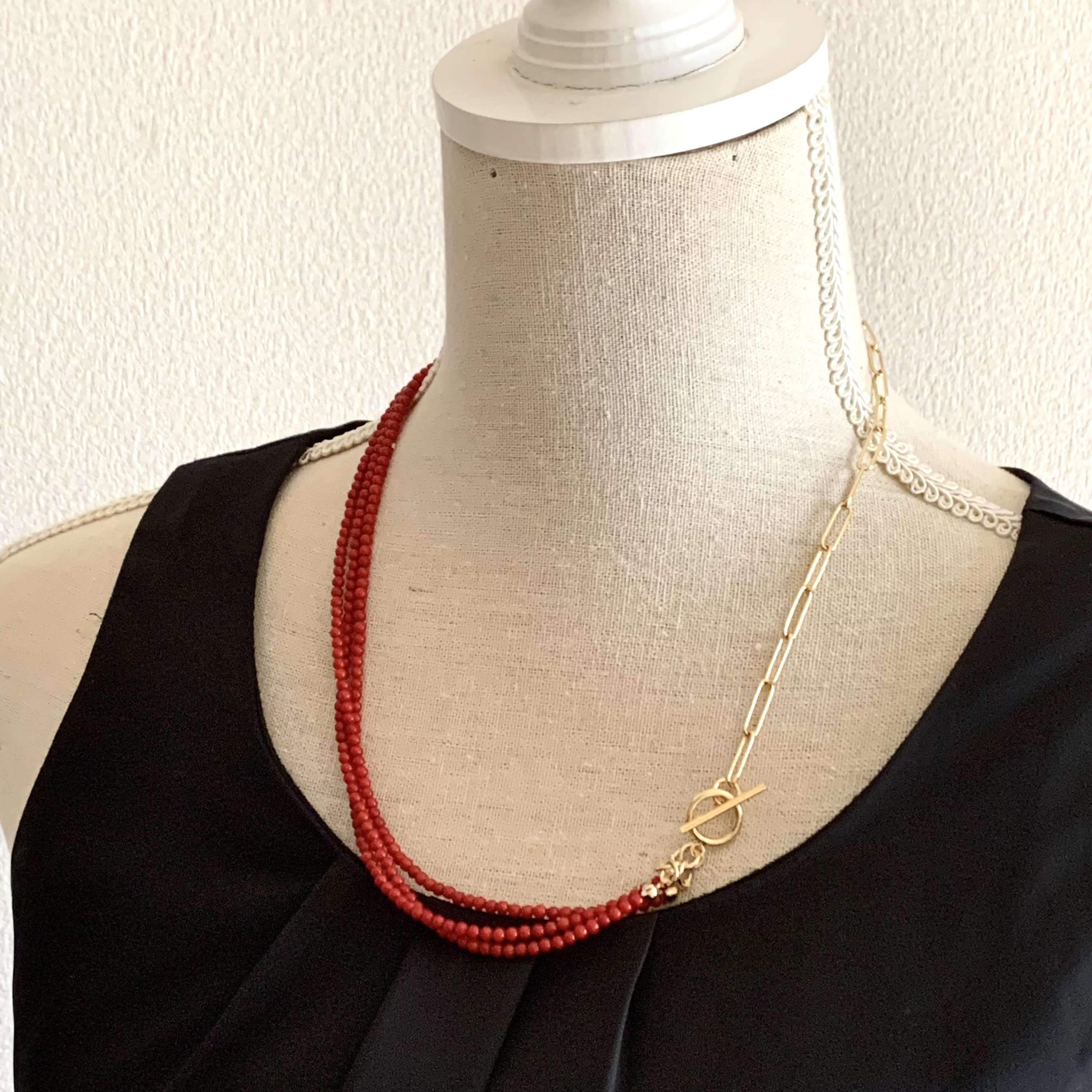 オーダー製作☆赤珊瑚3連とゴールドチェーンのマンテルネックレス☆ゴールドチェーンの長さ変更可