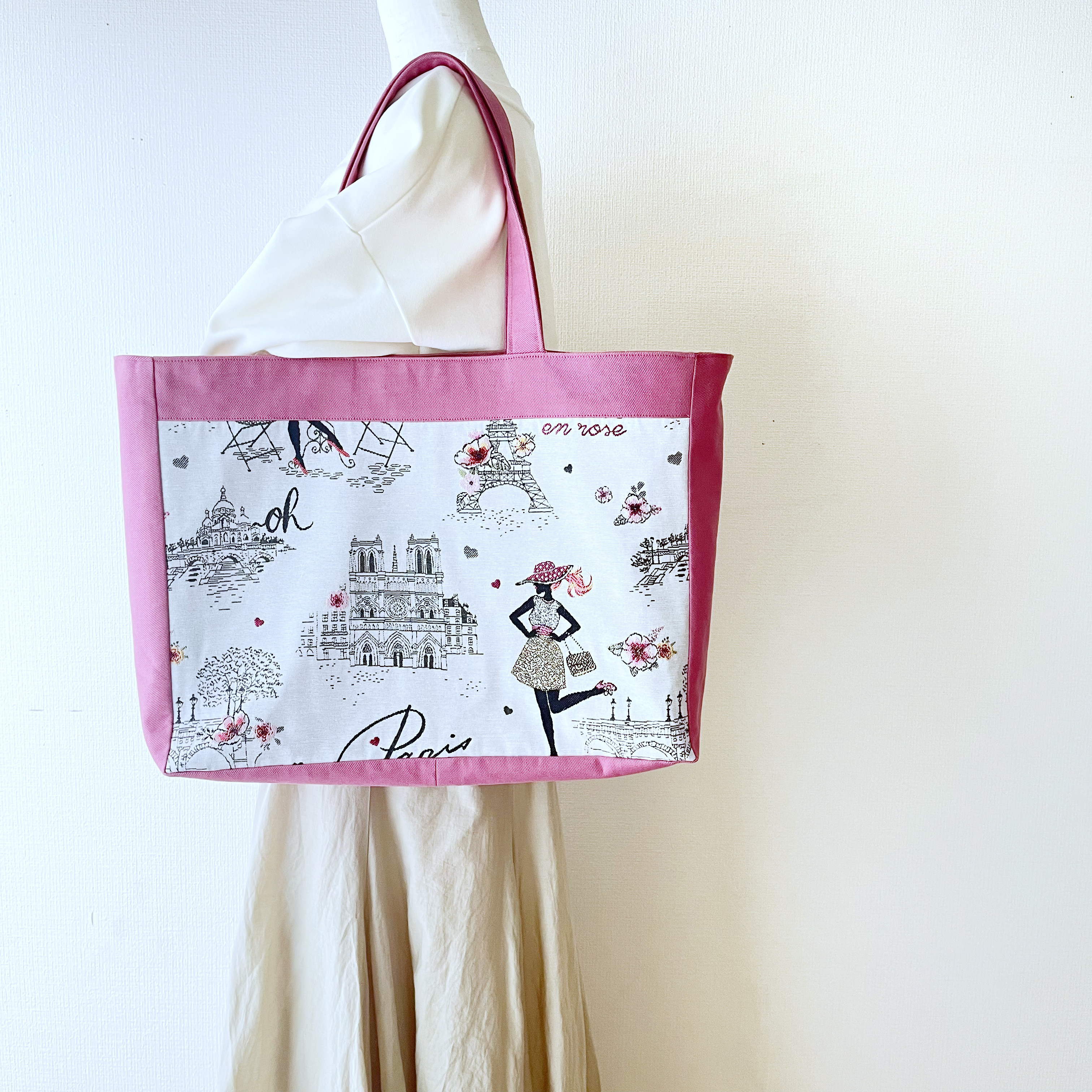大きいトートバッグ｜パリの街を描いた、ときめきのフランス柄