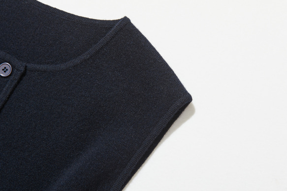 快適さとスタイルを両立　上質なウール100%のニットベスト　ウール100％　ネイビー　251101-2 3枚目の画像