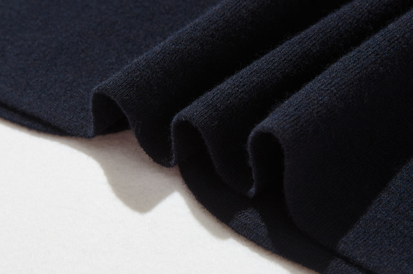 快適さとスタイルを両立　上質なウール100%のニットベスト　ウール100％　ネイビー　251101-2 11枚目の画像