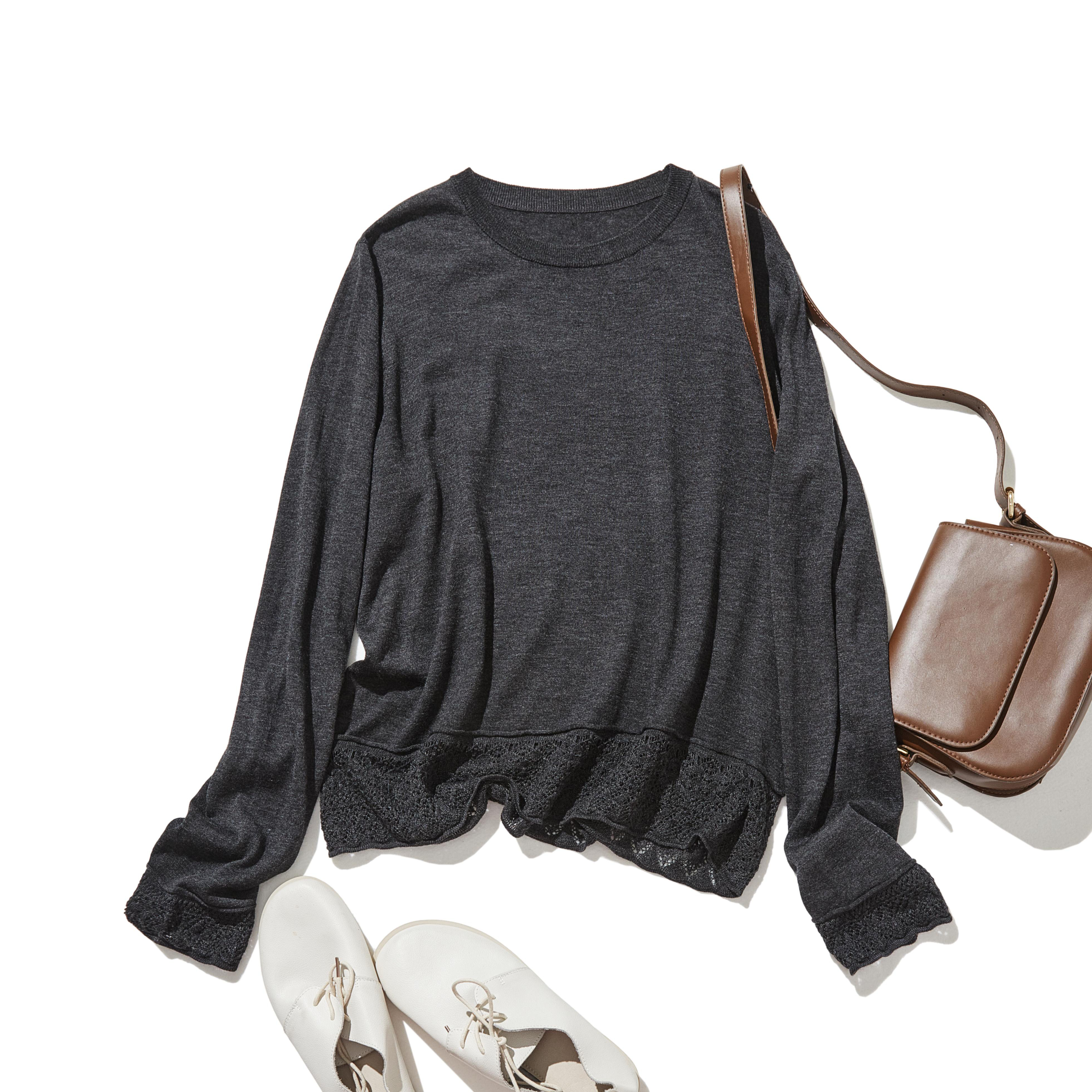 細部に遊び心が光るニットトップス　ウール混　レース編み裾ニット　ダークグレー251010-2