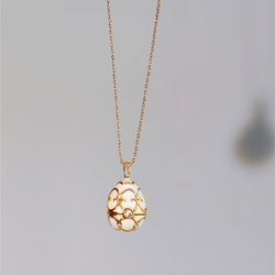 『秘める想い』 小さな宝箱のようなエッグペンダント　ネックレス　ゴールド　ネコポス送料無料 2枚目の画像