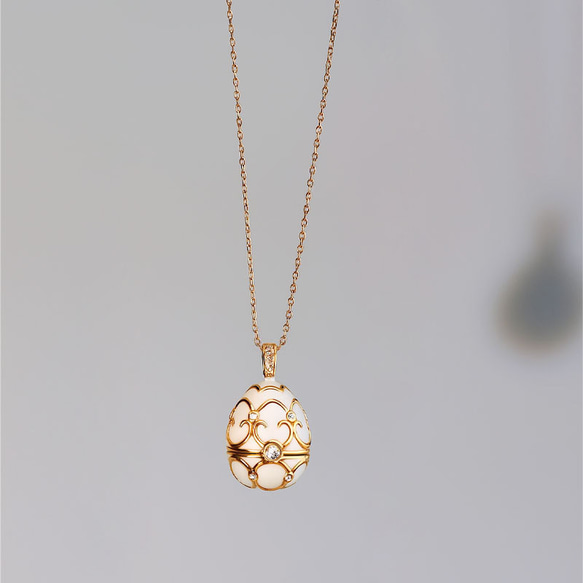 『秘める想い』 小さな宝箱のようなエッグペンダント　ネックレス　ゴールド　ネコポス送料無料 2枚目の画像