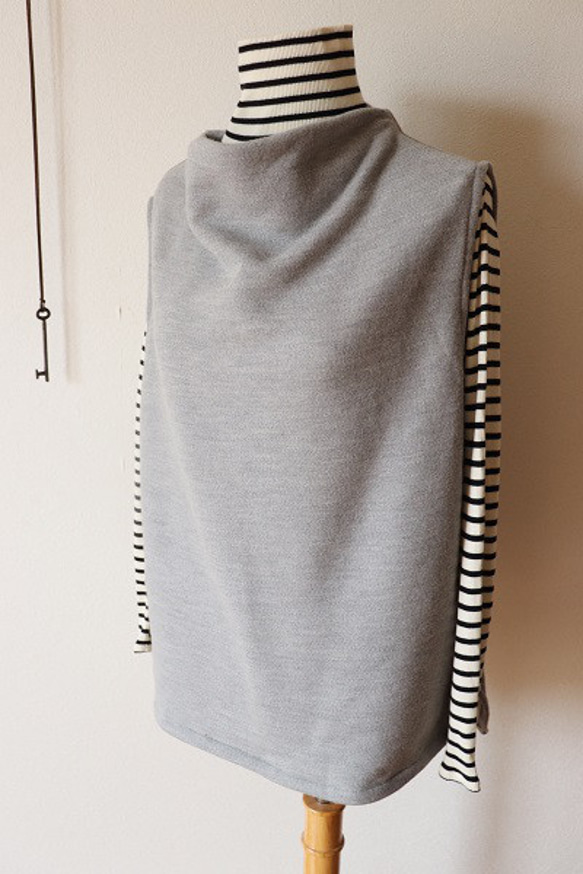 ボトルネックベスト（グレー起毛ニット） 6枚目の画像