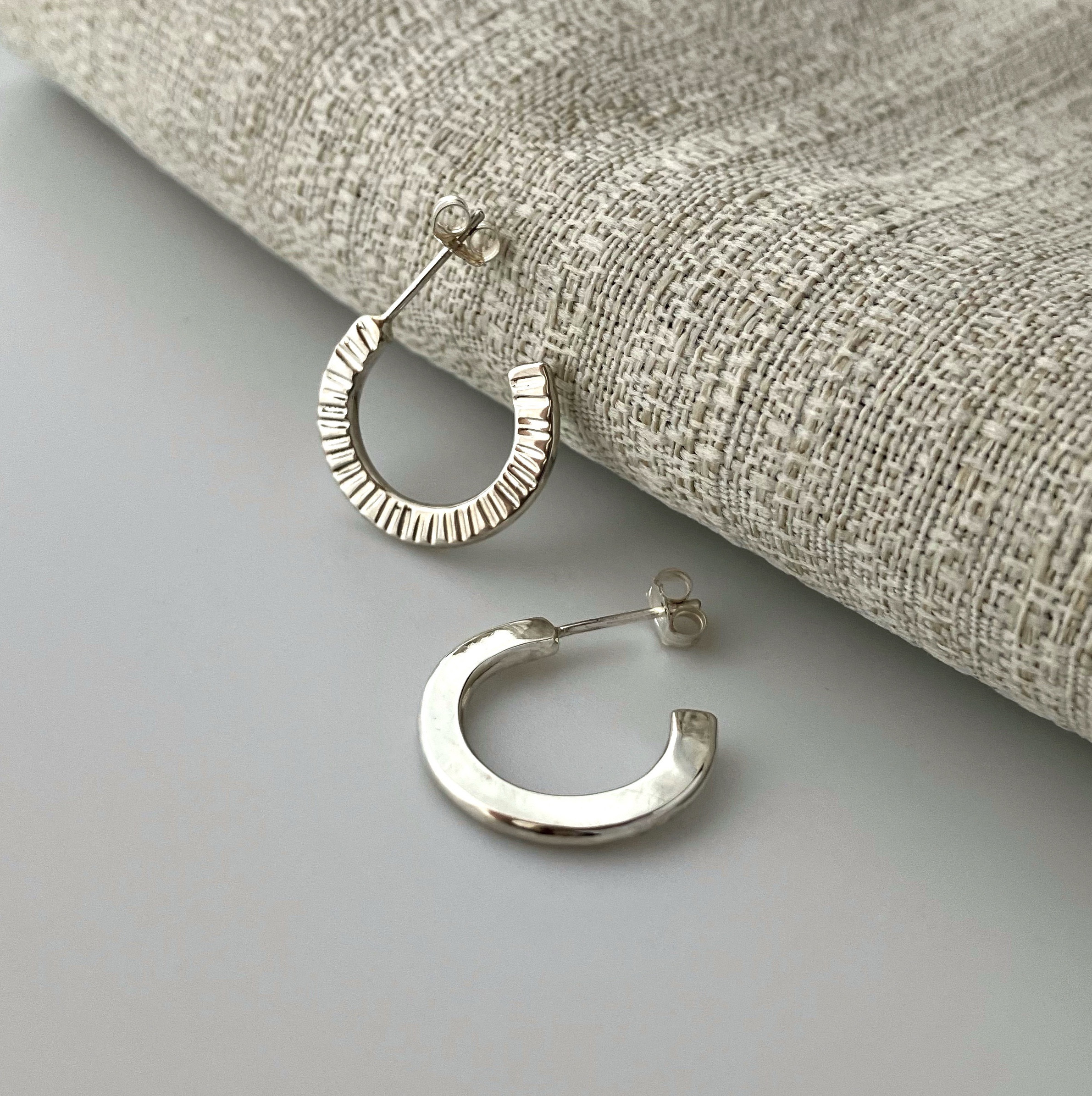 2wayで楽しめる　フープピアス　テクスチャー　シルバー950 シンプル