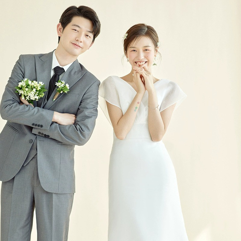 Vネック 白 黒 シンプル おしゃれ ウェディングドレス 韓国風 花嫁 结婚式 演奏会 二次会 前撮り HL223