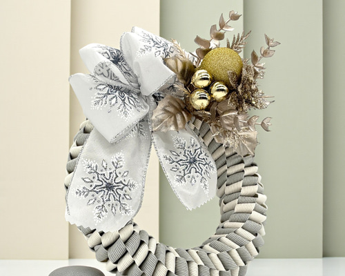 素敵なクリスマスリース エコ クラフト 紙バンド 角四だたみ編み