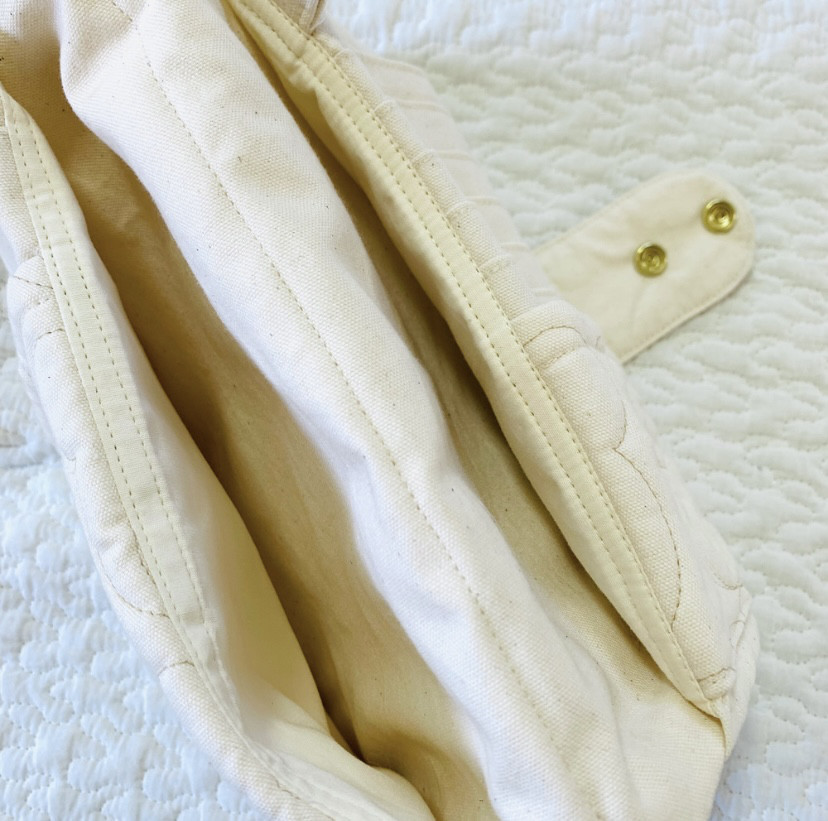 Mサイズ　kumasanスモーキーホワイト　選べる　母子手帳ケース　カードポケット増量ホックプラス　くまキルト　B6用