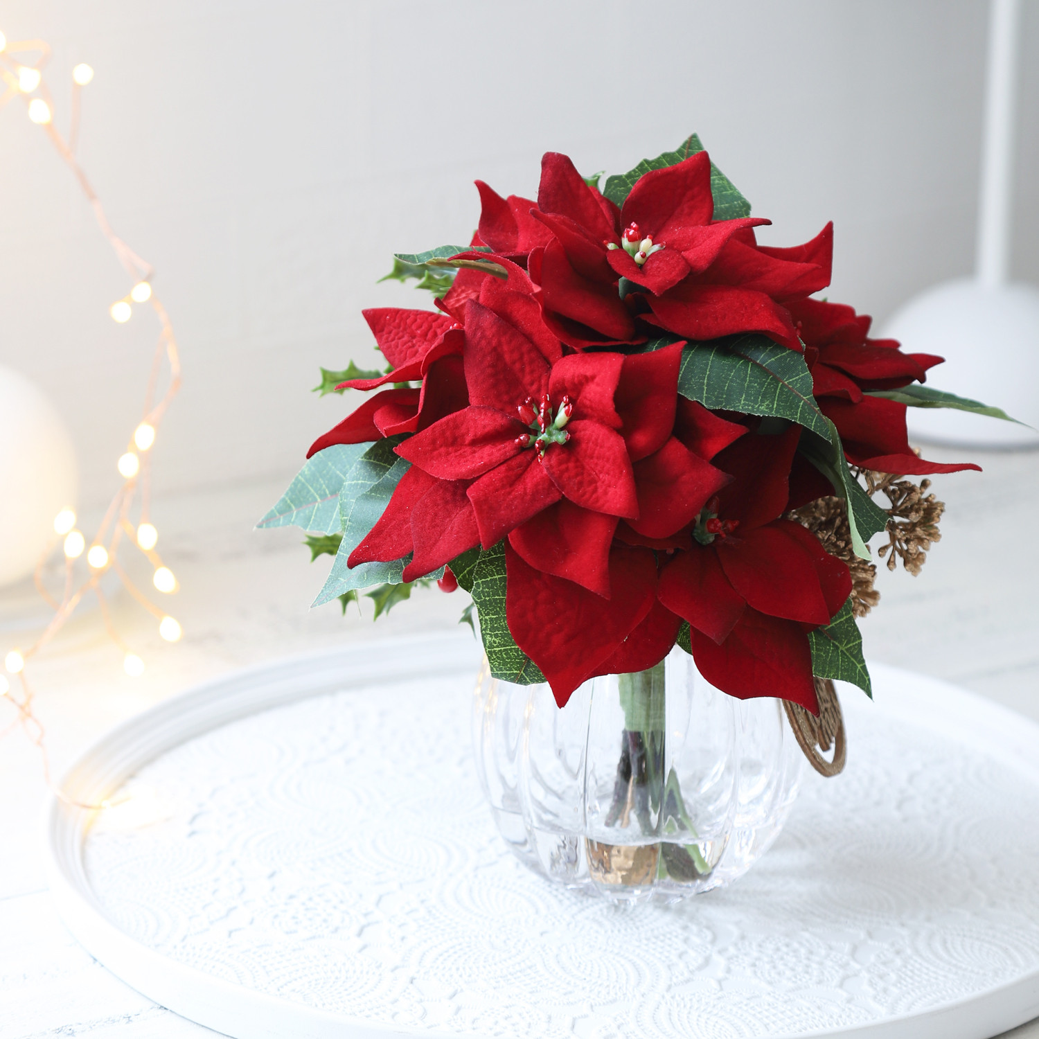 (マジカルウォーターアレンジ)ポインセチアとヒイラギ
