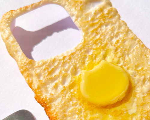 しっかり全面焼き ネコちゃんバターとトーストのスマホケース iPhone